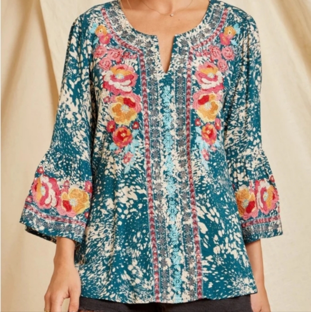 Savanna Jane (Size S) Multicolored Embroidered V-Neck Split & Bell Sleeve Top